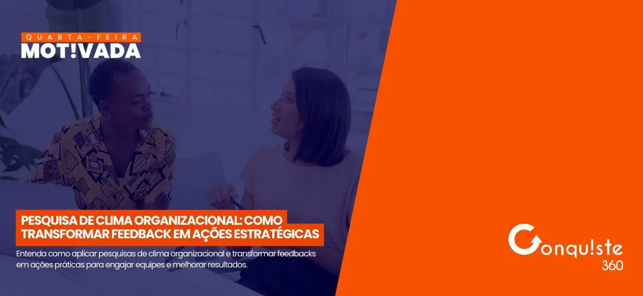 Profissionais conversando em ambiente de trabalho sobre resultados de pesquisa de clima organizacional e feedback da equipe.
